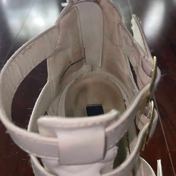 Dollhouse platforms - Picture 12 of 14